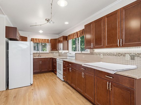 5th image of 1343 Calhoun St