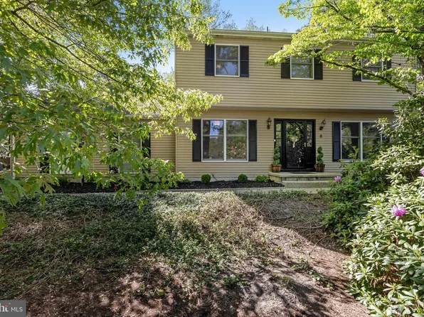8 Yorkshire Dr, Medford, NJ 08055