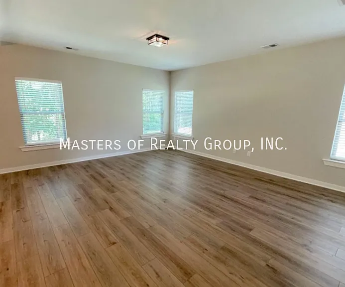 329 Shiloh Creek Dr — Photo 3