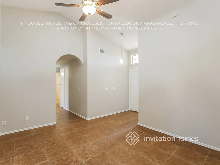 2110 N Ithica St — Photo 2