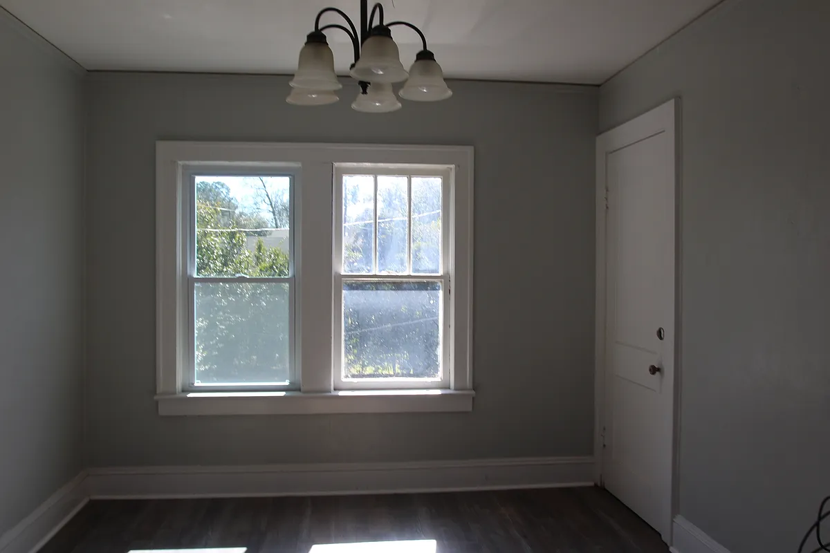 Building Photo - 630 4th Ave #C