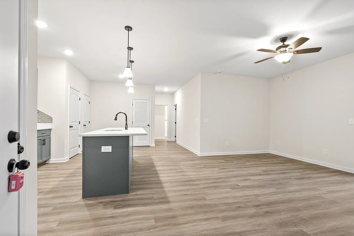 Building Photo - 15 Millswood Dr #D-308