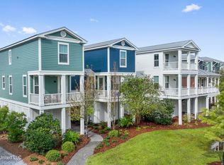 215 E 2nd St #32, Pass Christian, MS 39571