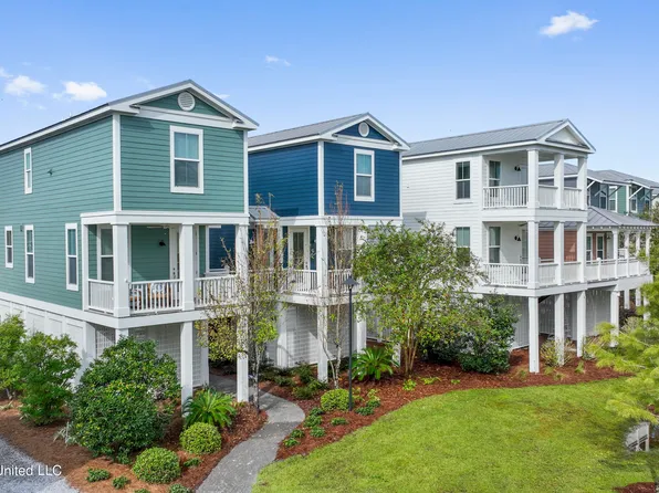 215 E 2nd St #10, Pass Christian, MS 39571