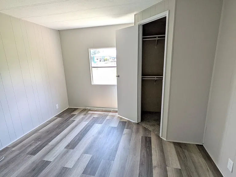 5025 Lunn Rd — Photo 5