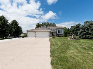 2913 46th Ave SE, Mandan, ND 58554