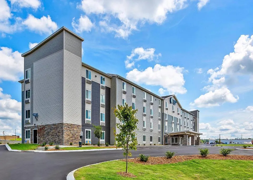 WoodSpring Suites