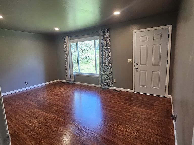 311 Roberta Dr — Photo 3