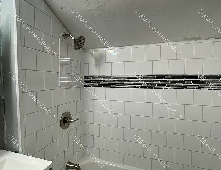 916 Perry St — Photo 20
