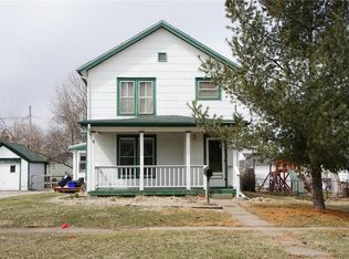 907 A Ave, Vinton, IA 52349