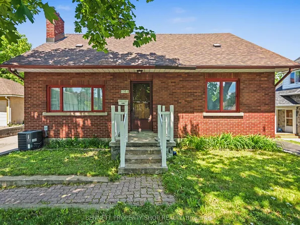 1361 Summerville Ave, Ottawa, ON K1Z 8G9