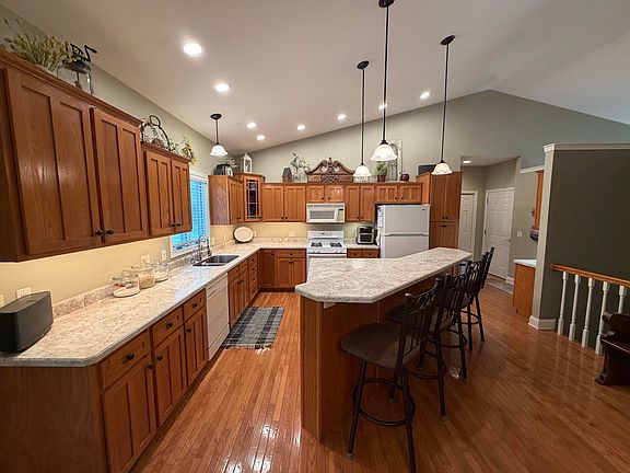 4th image of 2414 Spruce Wood Dr