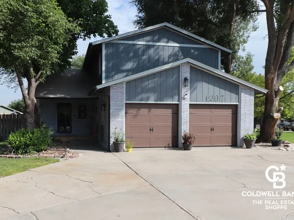 1207 Kingsbury Rd, Garden City, KS 67846