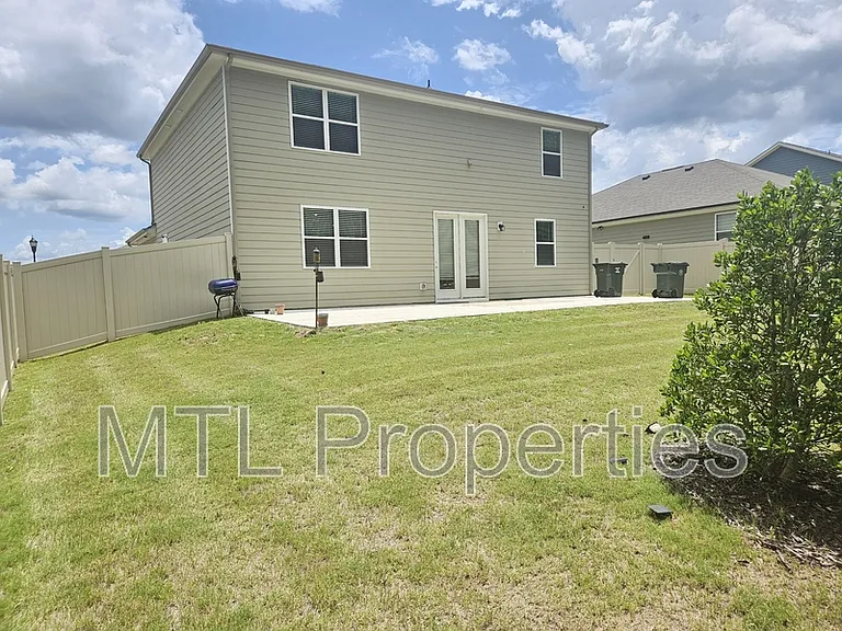 195 Bezelle Ave — Photo 20