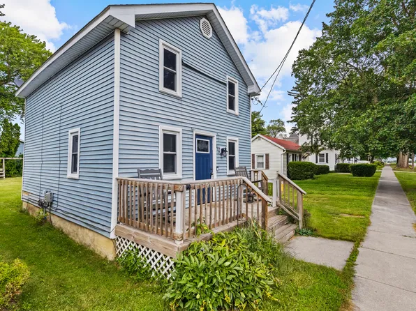 207 E Taylor St, Grant Park, IL 60940