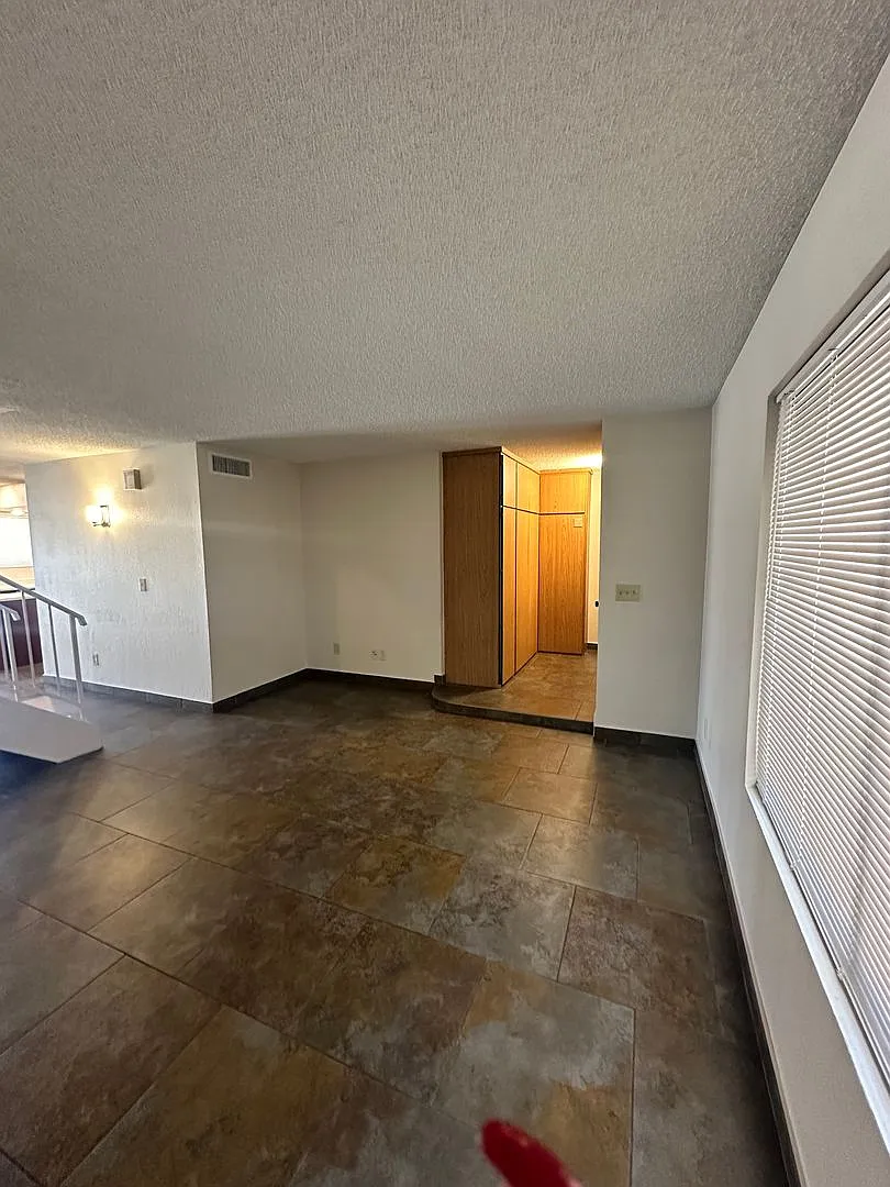 Building Photo - 5805 W Evans Dr