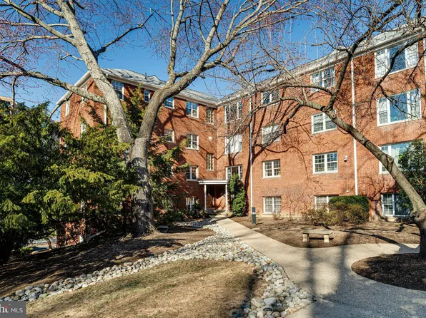 1427 N Nash St #303, Arlington, VA 22209