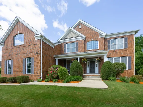 3 Lexington Dr, Walpole, MA 02081