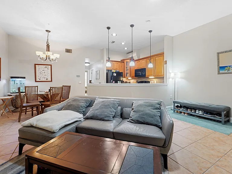701 Mirror Lake Dr N #120 — Photo 2