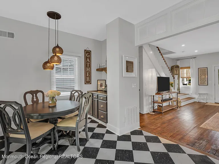 237 Bay Ave — Photo 17