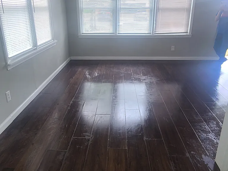 327 SW Graham Ct — Photo 5