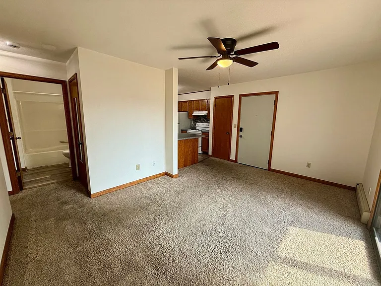 1216 N Point Dr — Photo 5