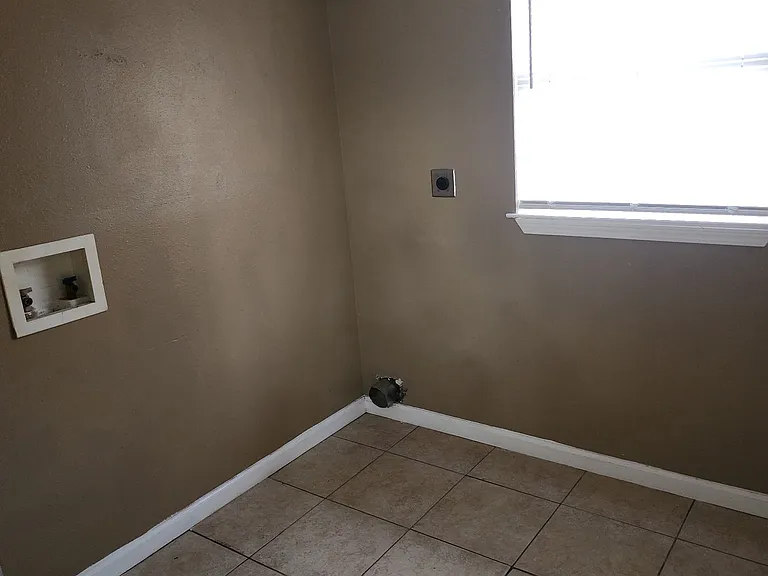 2109 Octavia Dr — Photo 8