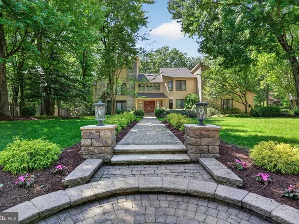 43 Southwood Dr, Cherry Hill, NJ 08003
