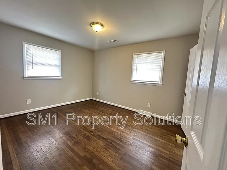626 Memphis St — Photo 9
