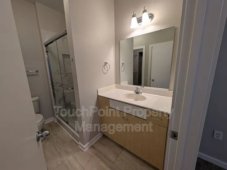 1020 E 36th St — Photo 15