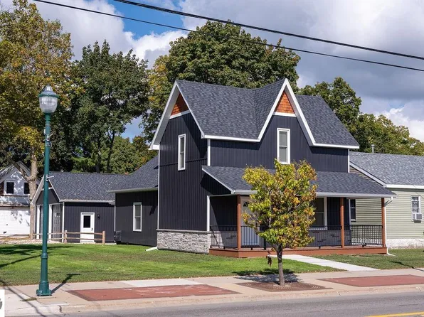 216 W 5th St, Clare, MI 48617