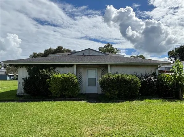 11 Pine Ln, Saint Rose, LA 70087