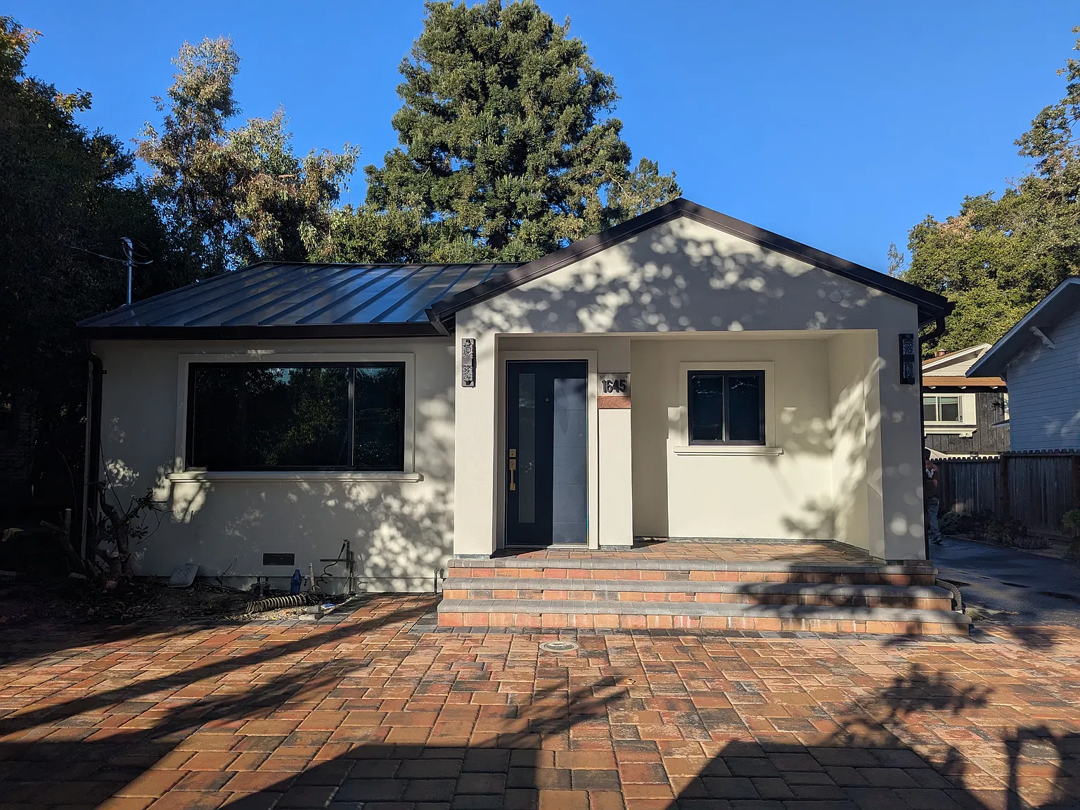 3 bed, 1136 sqft, $7,900 — Photo 1