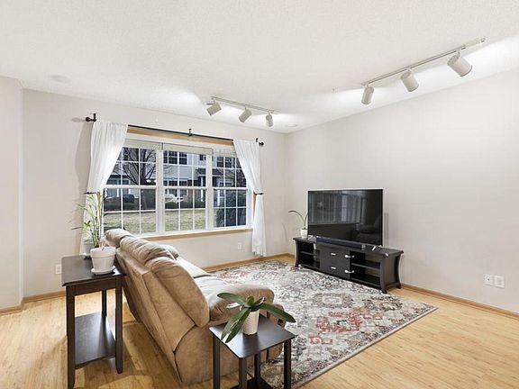5th image of 11041 Fergus St NE Unit D