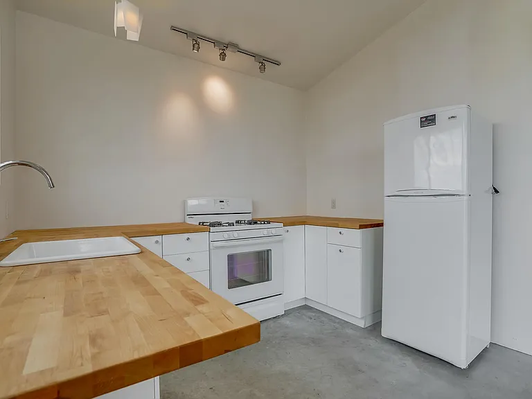1075 Henry Ridge Mtwy — Photo 11