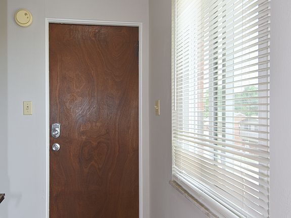 2nd image of 3152 Glendale Ave Floor 1