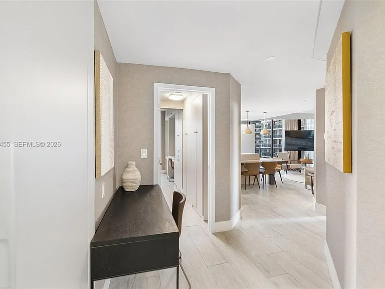 45 SW 9th St #1401 — Photo 8