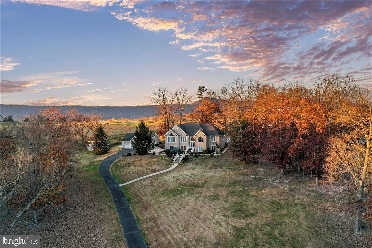 100 Cottage Dr photo 1