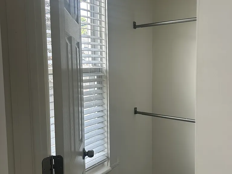 100 Winslow Pl — Photo 1