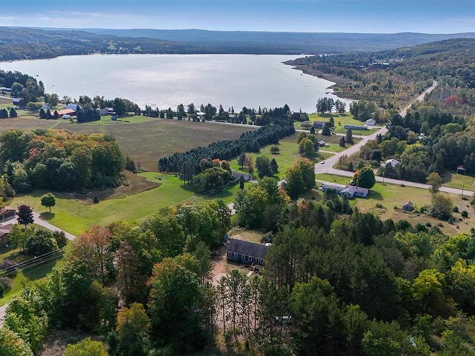 1811 Fall Park Rd Boyne City, MI, 49712 Apartments for Rent Zillow