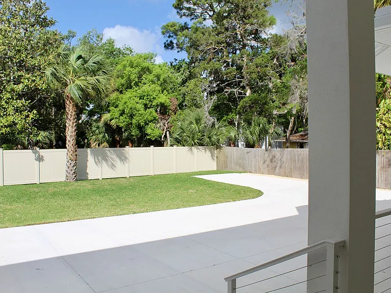 224 N Riverside Dr — Photo 49