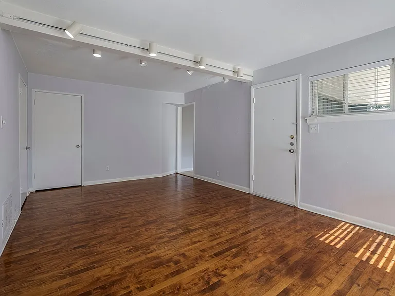 3931 Dexter Ave — Photo 7
