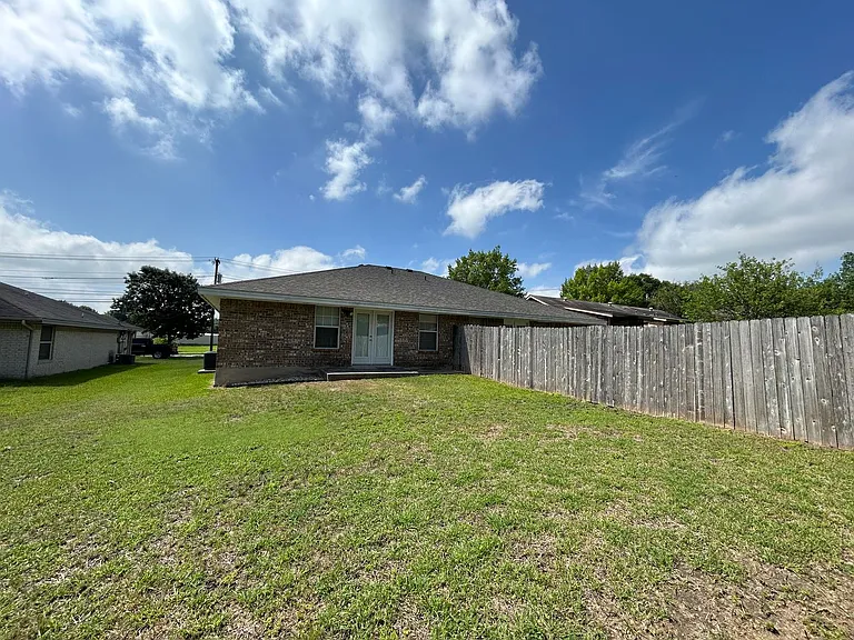 1642 W County Line Rd — Photo 28
