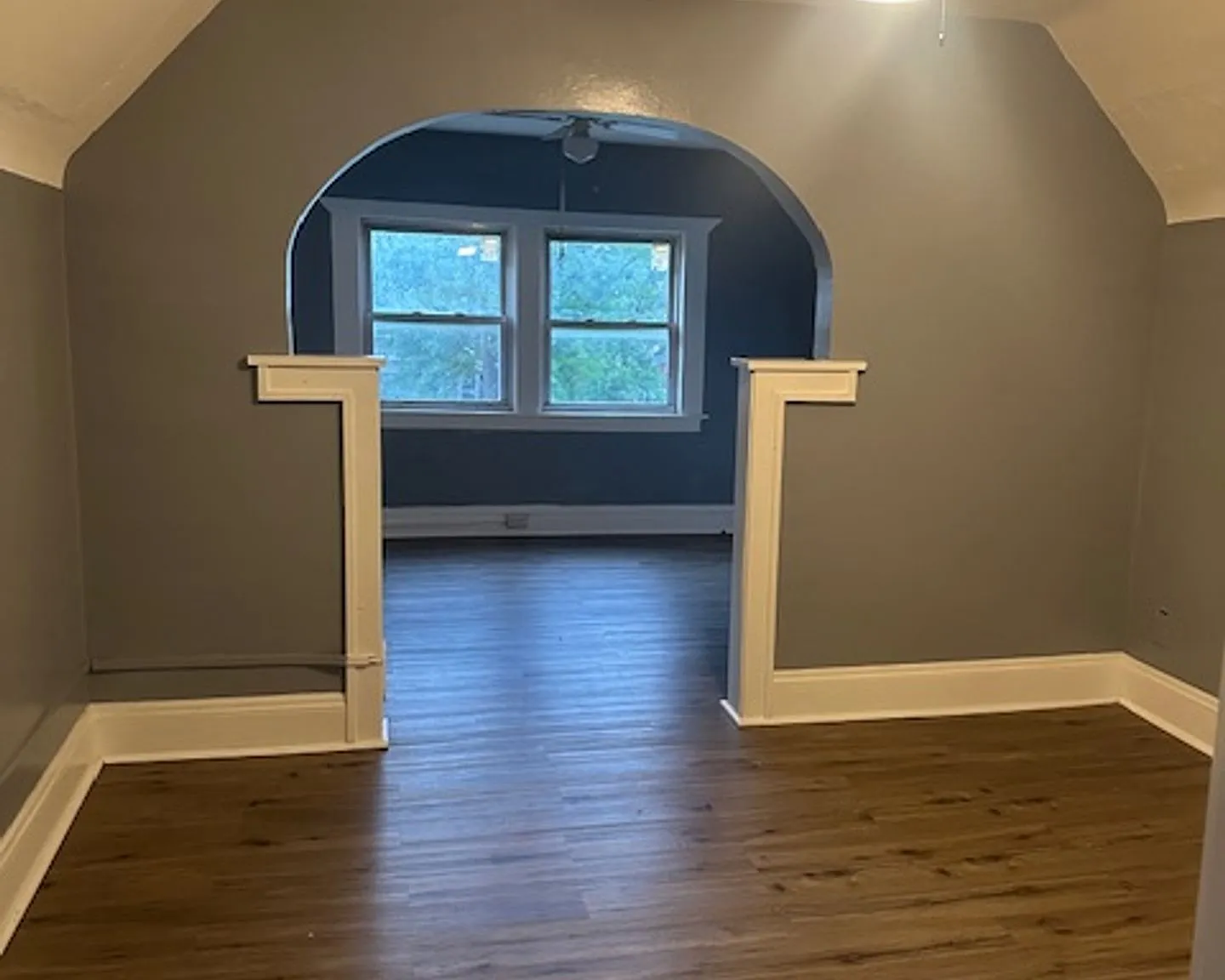 Nice Cossey third floor unit — Photo 4