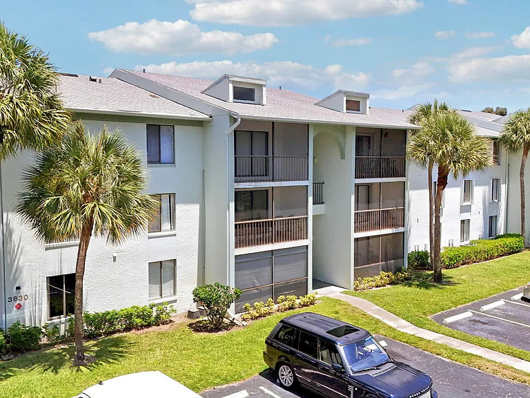 3630 Alder Dr #E2 — Photo 3