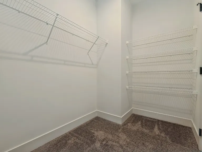 2107 Donatello Dr — Photo 32