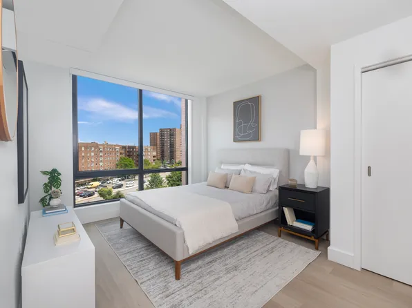 69-65 Yellowstone Boulevard image 1 of 6