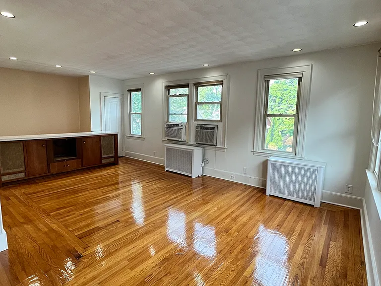 30 Coram St #2 — Photo 6