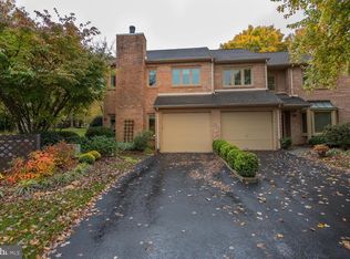 98 Amity Dr, Chesterbrook, PA 19087