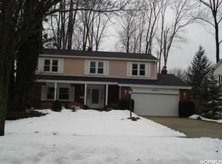 4042 Dryden Dr, North Olmsted, OH